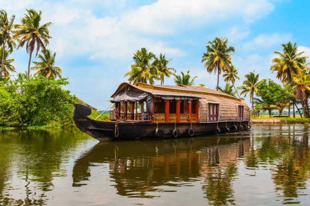 Stay in houseboats on a budget in Alleppey and save money